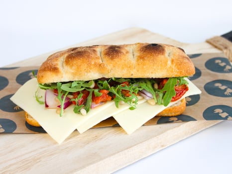 Belegen kaas pesto