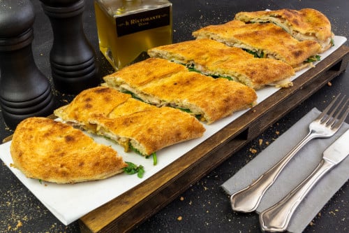 Gefülltes Pizzabrot mit Spanferkel