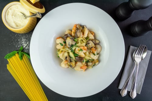 Tagliatelle Gamberoni e Funghi	