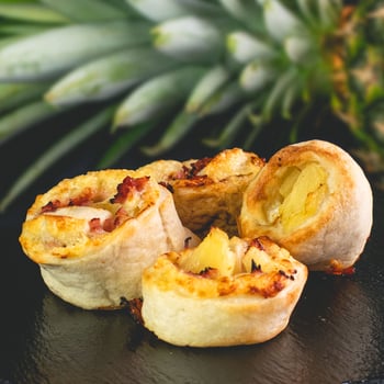 Pizzabrötchen mit Hinterschinken-Ananas