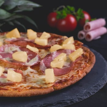 Pizza Schinken-Ananas 26er
