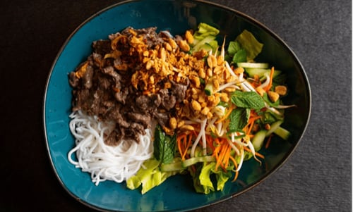 Bun Bo Nam Bo (Vietnamesischer Rindfleischsalat)