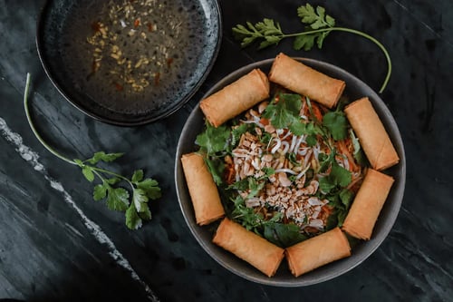 Bun Nem Chay (veganer, vietnamesischer,  Frühlingsrollensalat)