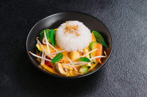 G8 Mango-Kokoscurry mit mariniertem Tofu