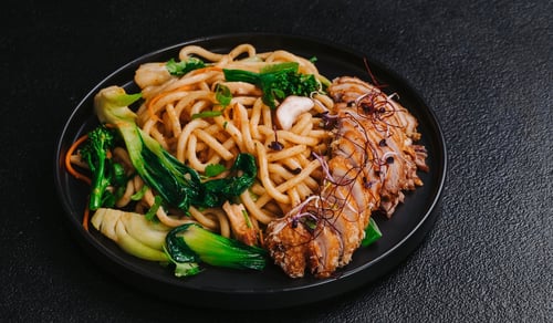 H4 Udon Nudeln mit gegrillter Ente