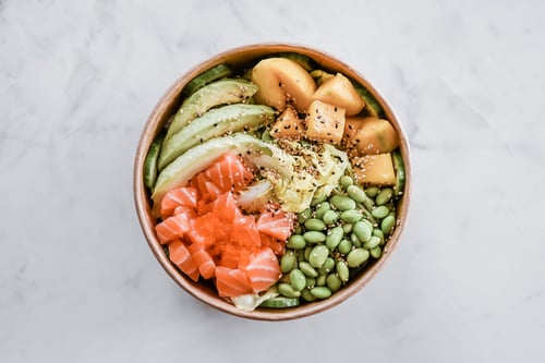 S91 Lachs Poké Bowl 