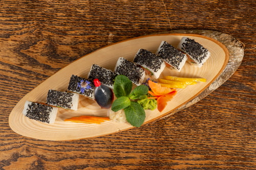 Uramaki Sake Avocado Roll