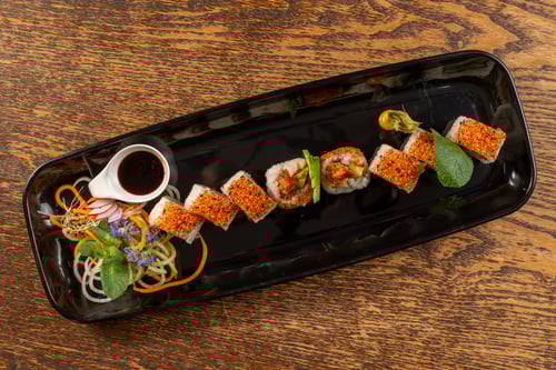 Uramaki Tuna Avocado Spicy Roll