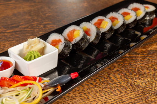Futomaki Sake Mango Roll