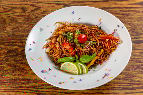 Gebratene Nudeln Chowmein