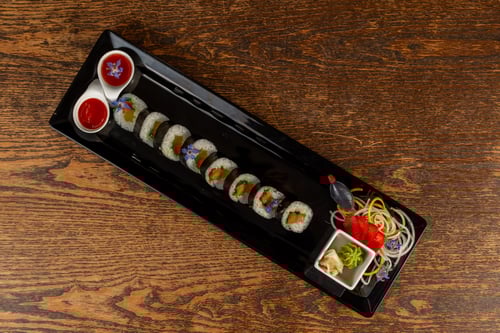 Futomaki Avocado Mango roll