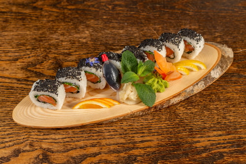 Uramaki Rucola Sake Roll