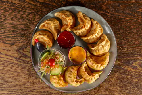 Frittierte Momos (3 Stück)