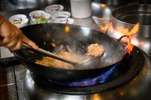 Wok Fried Vegi mit Erdnuss Curry Touch
