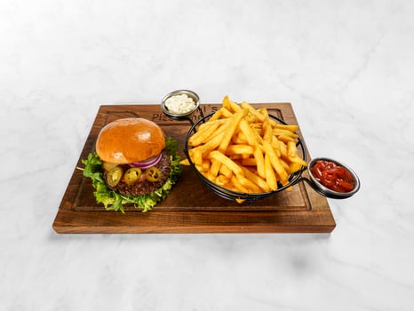 Spicy Burger & Pommes Spicy Burger & Pommes