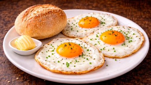 Spiegeleifrühstück (3 Eier)