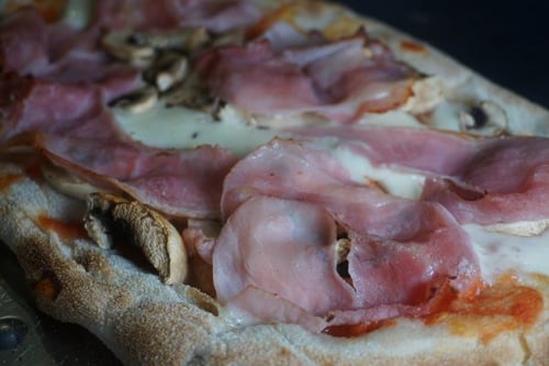 Pinsa Prosciutto e Funghi Pinsa Prosciutto e Funghi