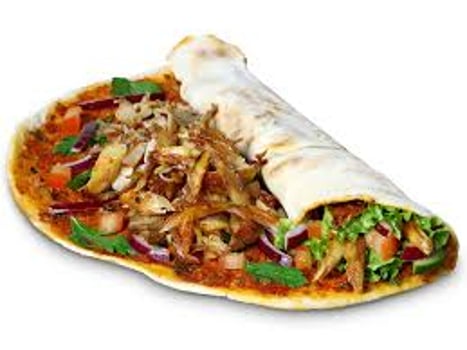 Lahmacun Dürüm mit Dönerfleisch, Salat