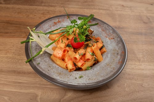 76. Rigatoni Salmone