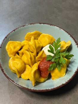 Pelmeni mit Linsenfüllung (Vegan) Pelmeni mit Linsenfüllung (Vegan)