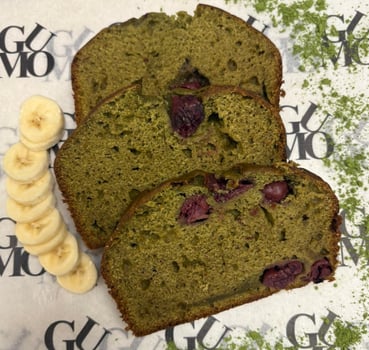 Cherry Matcha Bananenbrot