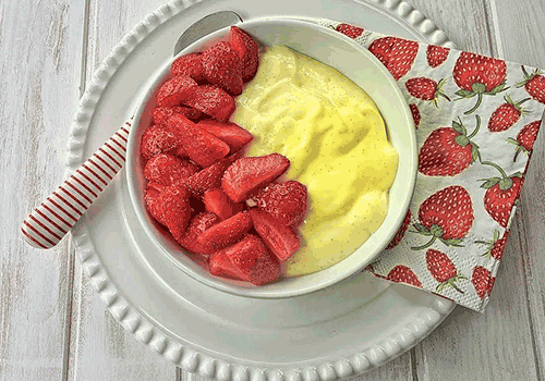 Vanillepudding (warm) mit Erdbeerkompott