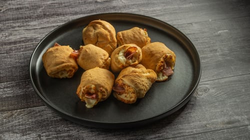 Pizzabrötchen mit Schinken
