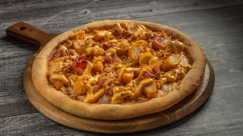 Pizza Chili-Cheese Crunch Pizza Chili-Cheese Crunch