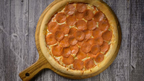 Glutenfreie Pizza Peperoni Supreme Glutenfreie Pizza Peperoni Supreme