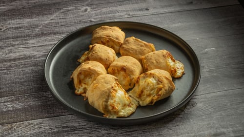 Pizzabrötchen mit Käse (vegetarisch)
