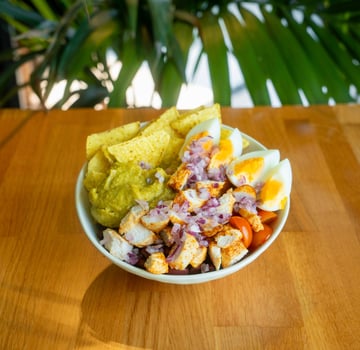 Mittags Bowl mit Mexican Chicken und Egg
