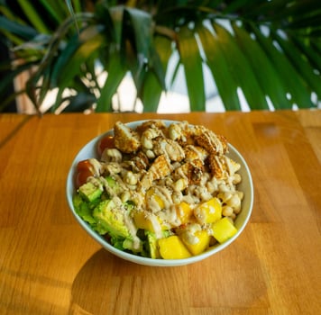 Mittags Bowl mit Crunchy Chicken