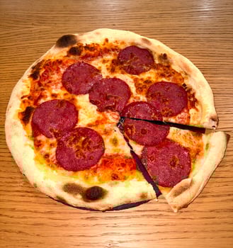 Pizza Salami Pizza Salami