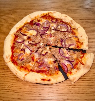 Pizza Tonno
