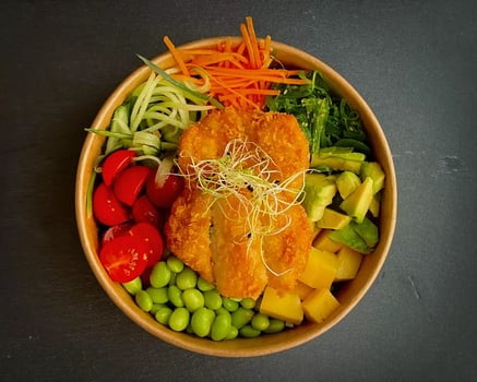 Tachibana Bowl mit Ebi Katsu Shrimp Pattys