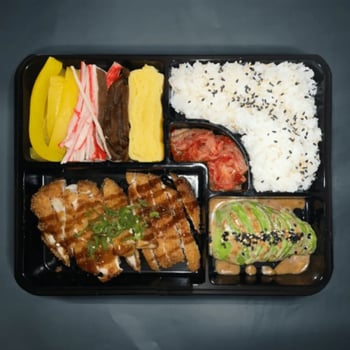 Bento mit Chicken Katsu Bento mit Chicken Katsu