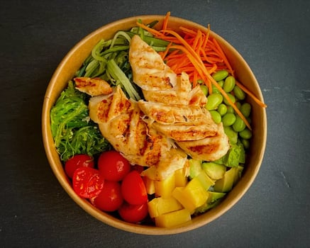Tachibana Bowl mit gegrilltem Hähnchen