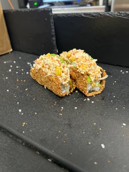 Mini Sushi Taco mit Surimi Mix (2 Stück) Mini Sushi Taco mit Surimi Mix (2 Stück)