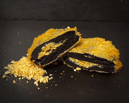 Sweet Fried Black Bao Bun's - Cocos Peanut Butter