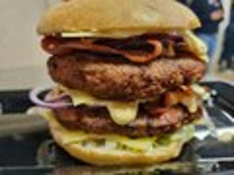 Sam's Double DD Burger (K) Sam's Double DD Burger (K)
