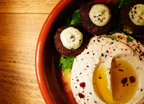 zitronen-hummus + zimt-falafel zitronen-hummus + zimt-falafel