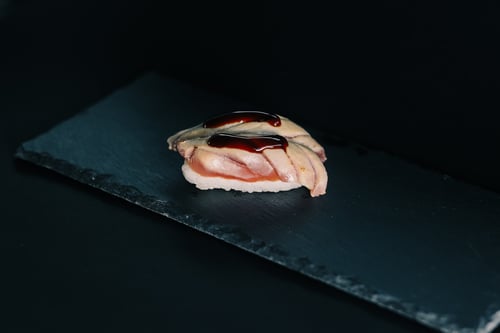 Flambierter Maguro Nigiri