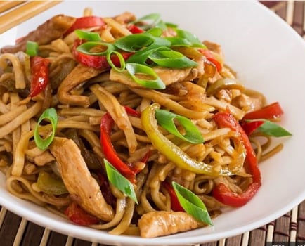 W5.2 Pad Bami mit Hähnchenfleisch