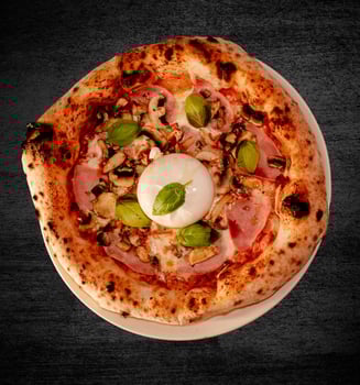 Pizza Prosciutto Burrata