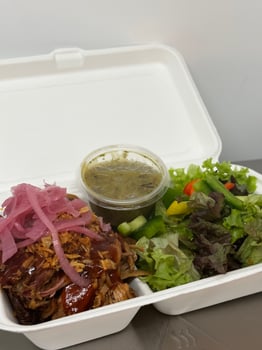 Pulled Pork Menü mit Salatmix