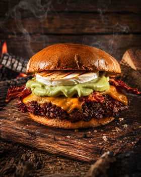 Ziegenkäse Avocado Bacon Smash Ziegenkäse Avocado Bacon Smash