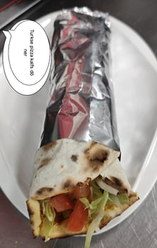 Turkse pizza met kalfsdöner Turkse pizza met kalfsdöner