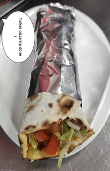 Turkse pizza met kipdöner Turkse pizza met kipdöner