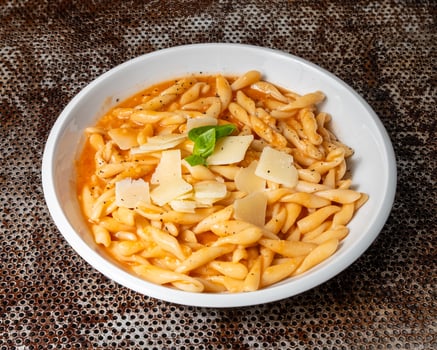 Strozzapreti mit rotem Pesto Strozzapreti mit rotem Pesto