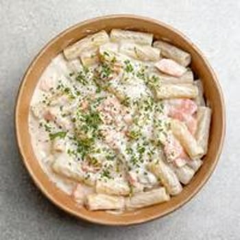 Penne con Crema ai Formaggi e Salmone Penne con Crema ai Formaggi e Salmone